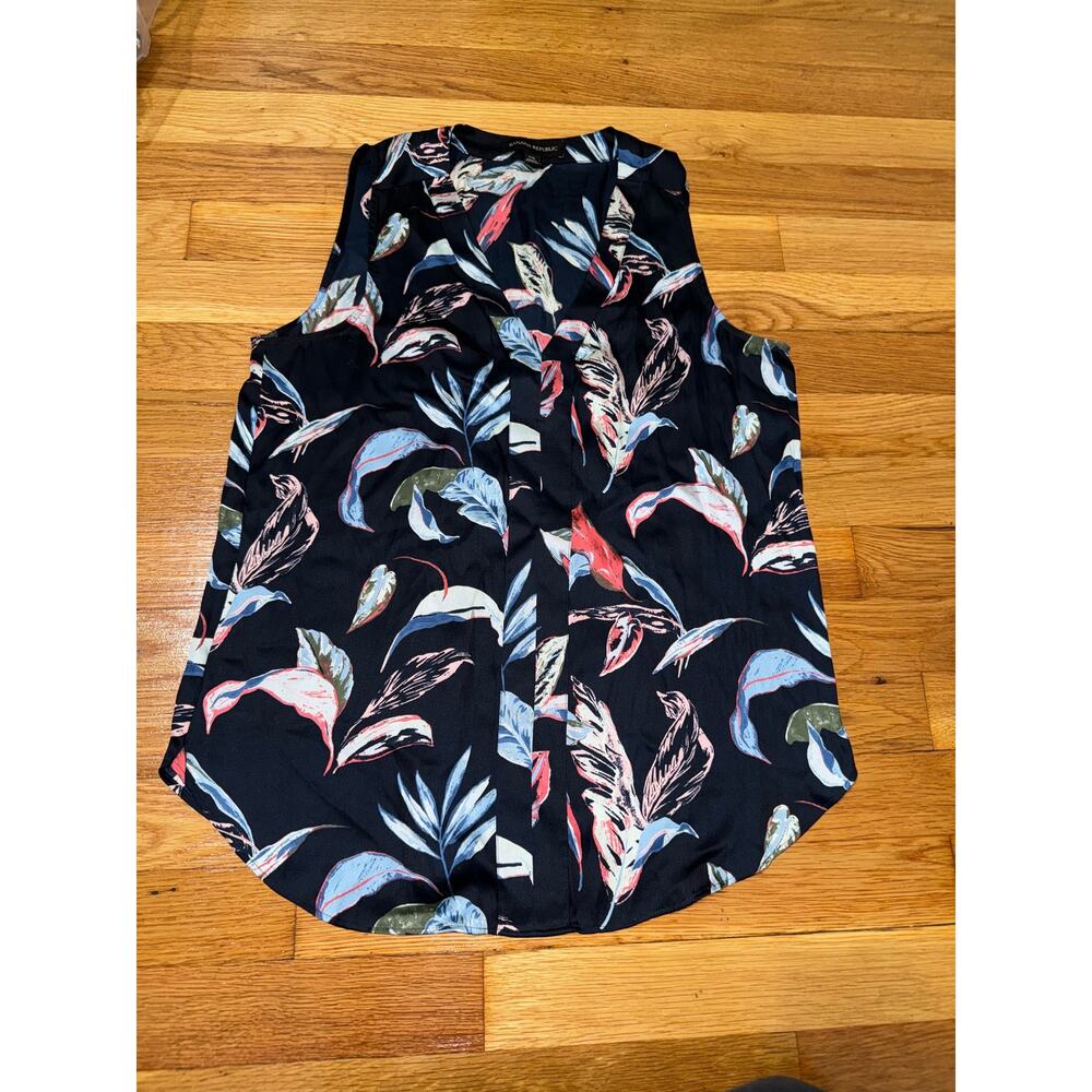 Banana Republic XS Sleeveless Floral Blouse Navy Tropical Print V-Neck Top - Picture 4 of 10